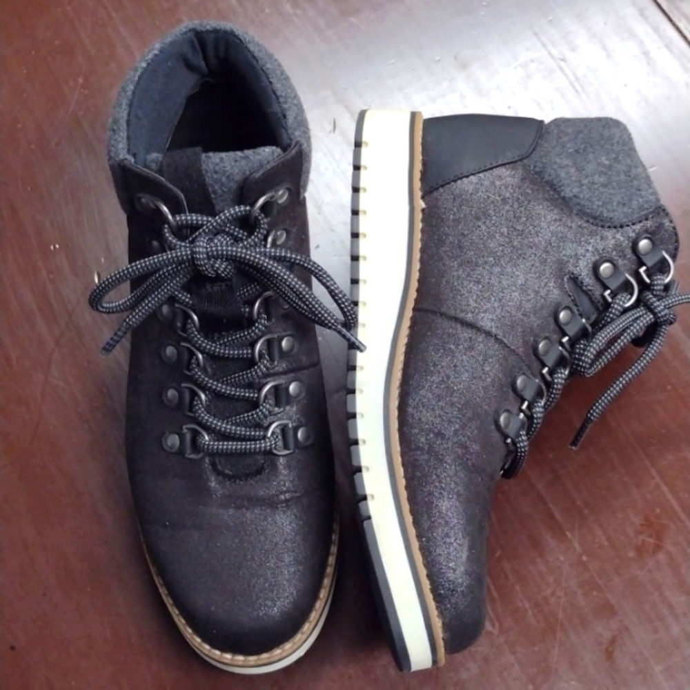 White Mountain Women's Black Metallic Sparkly Winter Boots Size 7